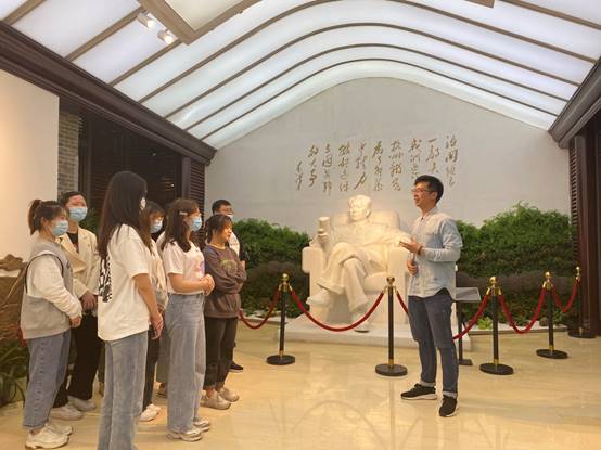 说明: E:\澳门六合彩开奖记录资料
重要获奖\照片素材\2、“法学+宪法”\五四宪法讲解.jpg